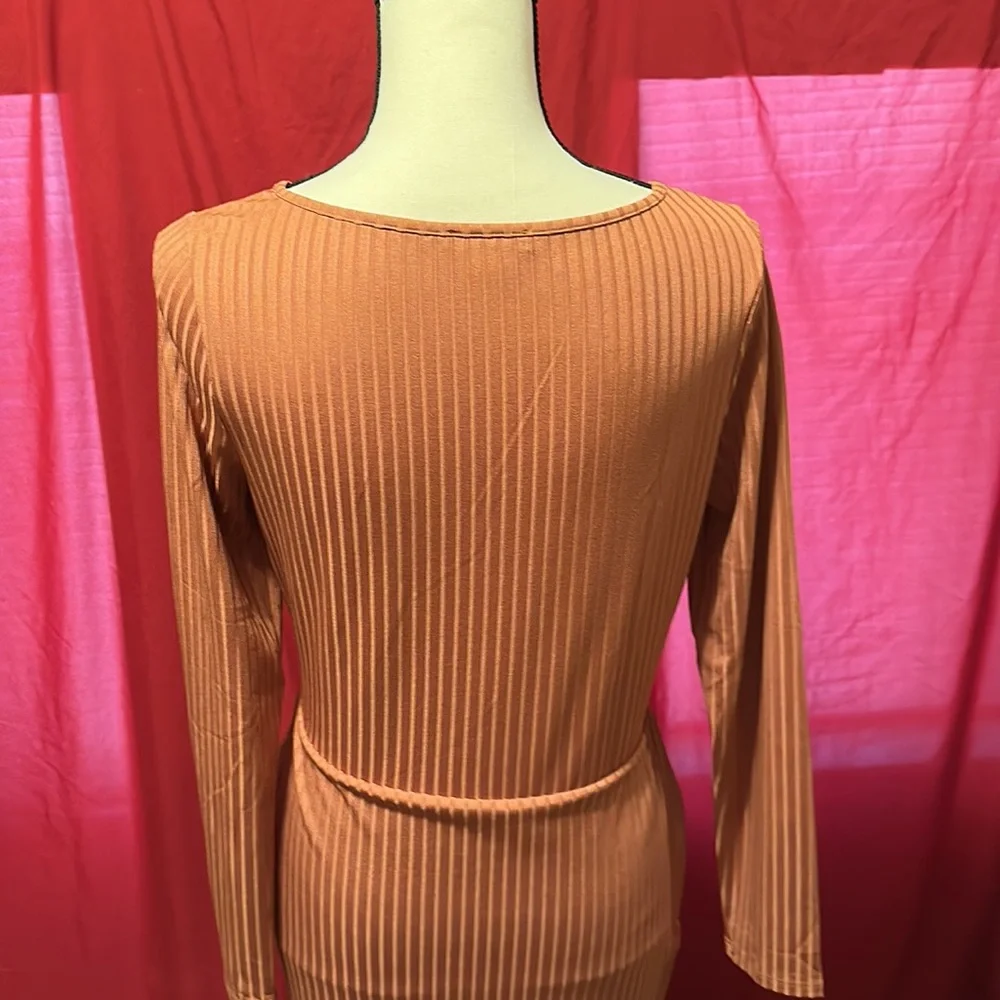 Venus bodycon dress with long sleeves - Picture 3 of 3